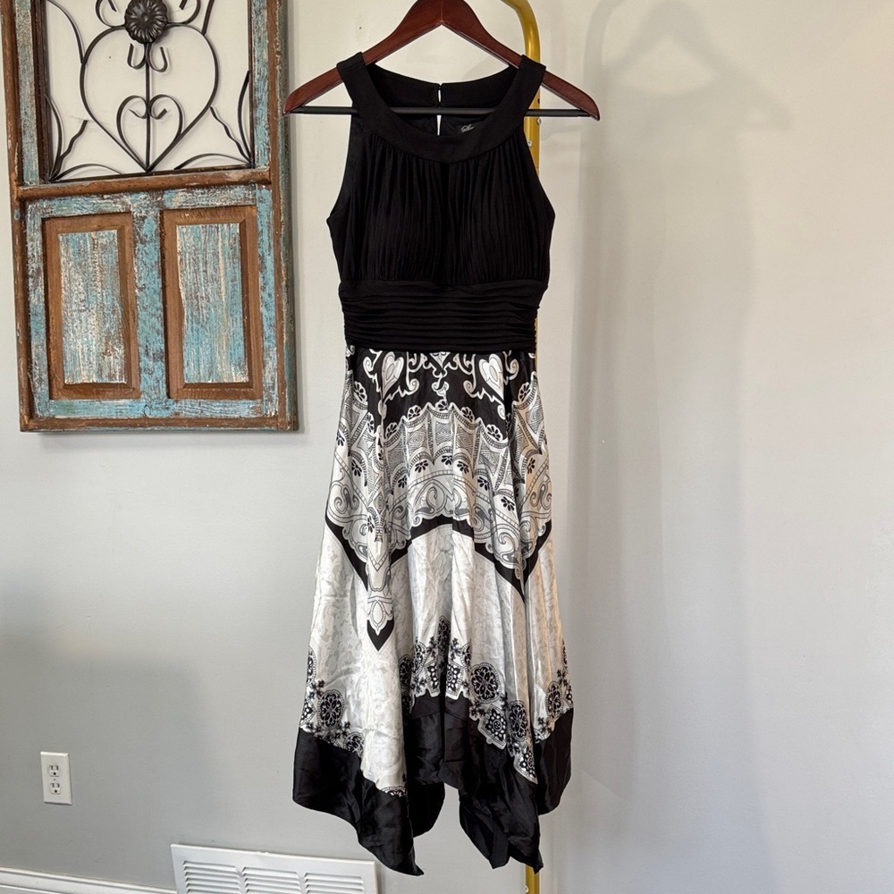 Signature by Sangria Black and White High-Low Paisley Sleeveless Dress